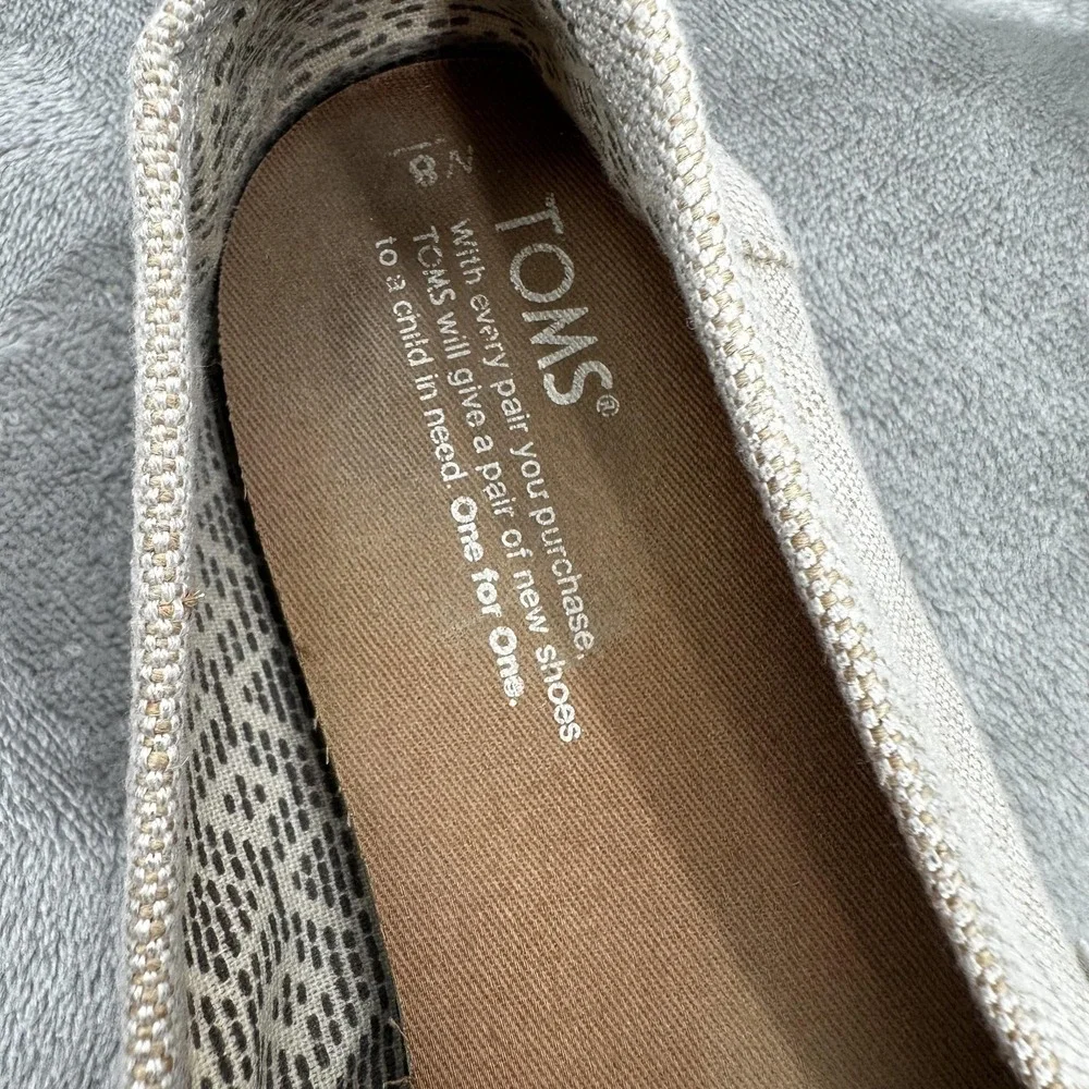TOMS Shoes Womens Size 8 Beige Canvas Slip‎ On Flats Comfort Casual Espadrille